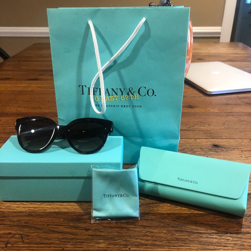 Genuine Tiffany Sunglasses with case / bag